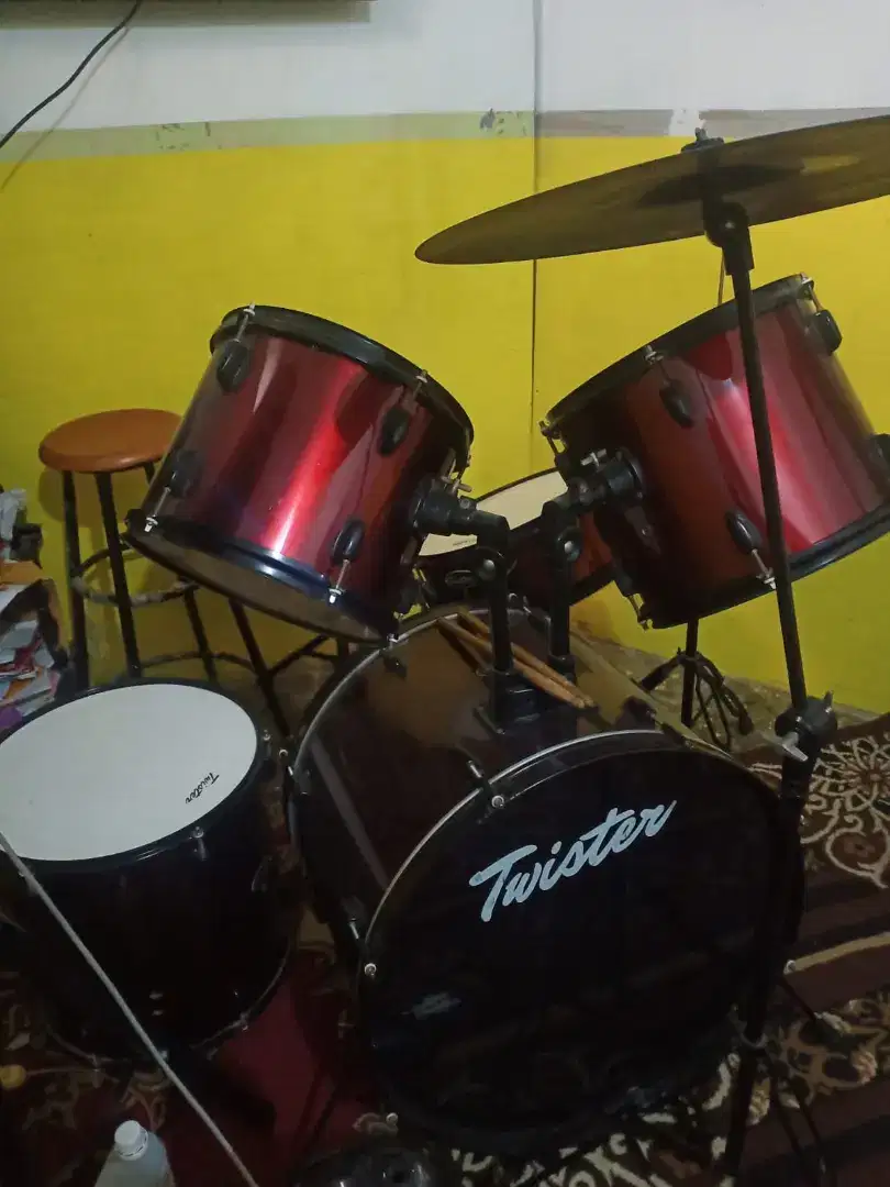 Drum set twister