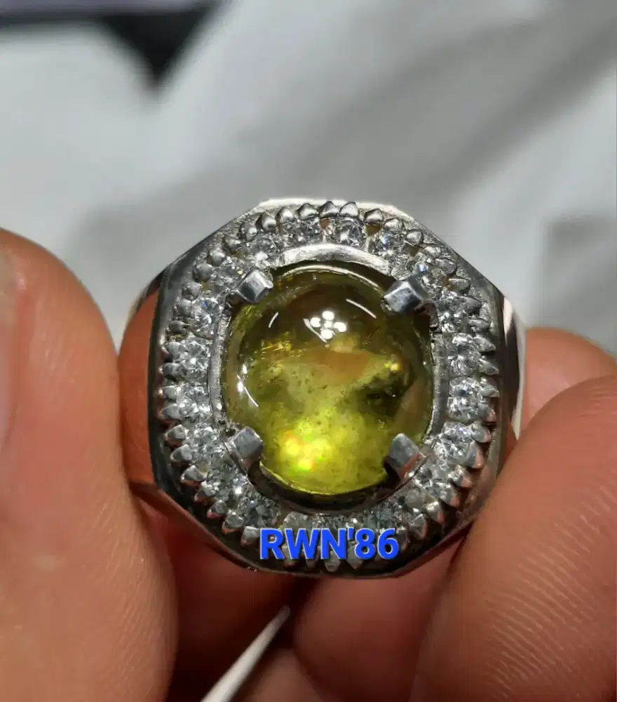 Natural Yellowish Green Sphene