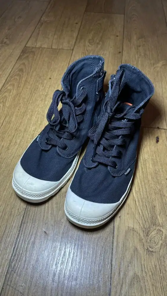 Sepatu boots paladium