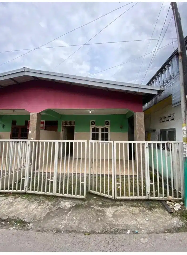 Di sewakan rumah lokasi strategis bebas banjir dan aman