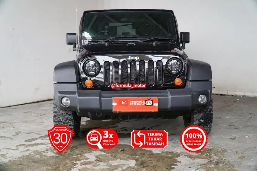 Jeep Wrangler JK Sport 3.8 L AT matic 2011 hitam DP minim 7 juta