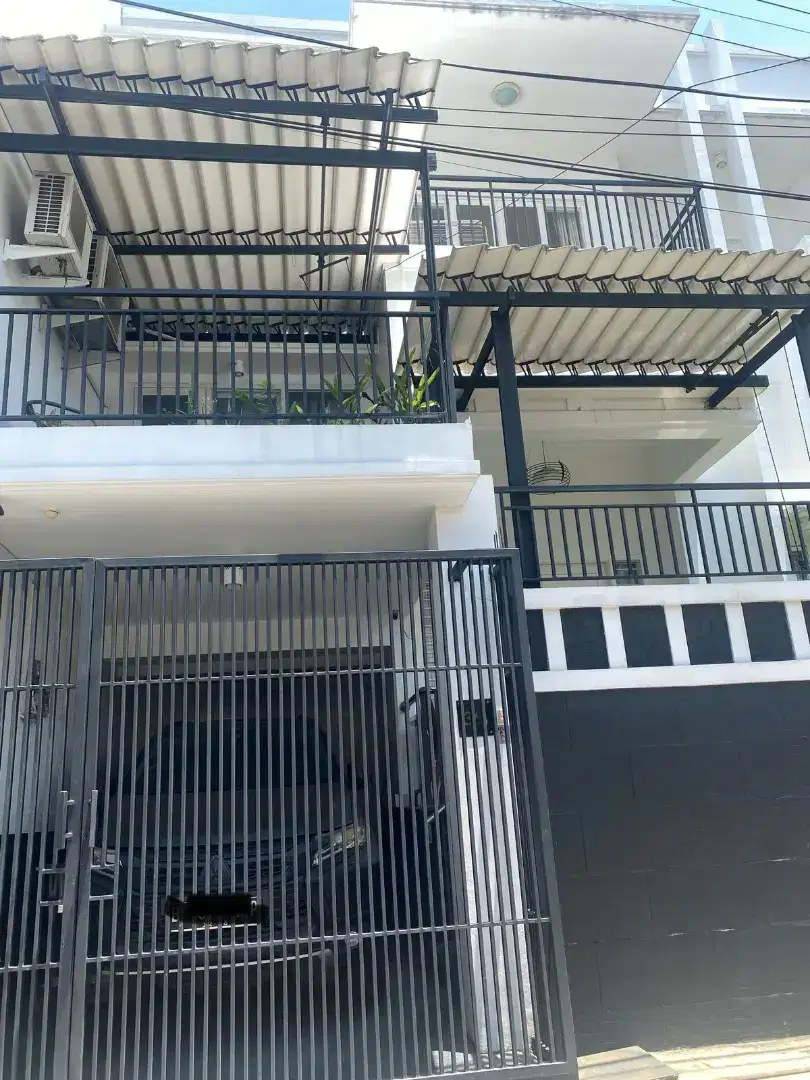 Dijual Rumah Cantik 3 lantai, Taman Galaxy Indah,  Bekasi Selatan