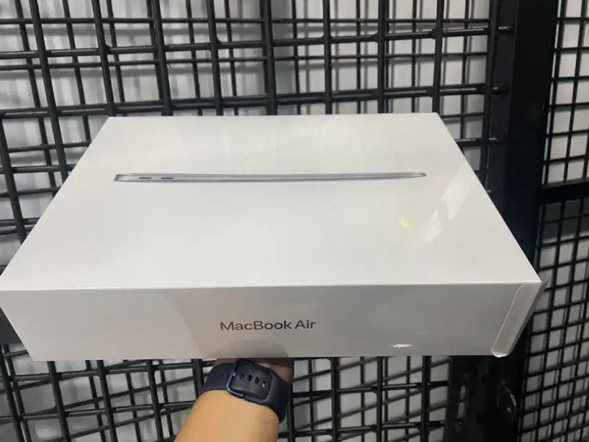 MacBook Air M2 8/256 GB iBox