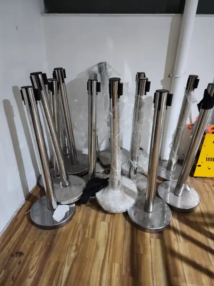 Tiang antrian stainless