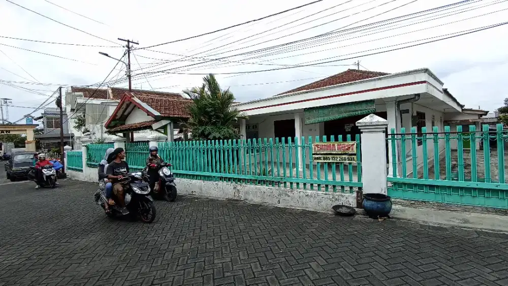 Rumah induk 2 lantai dan kost