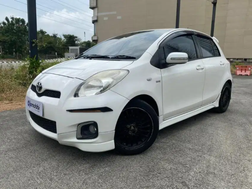 Pajak Panjang Toyota Yaris 1.5 E Bensin-MT 2013 Putih WPI