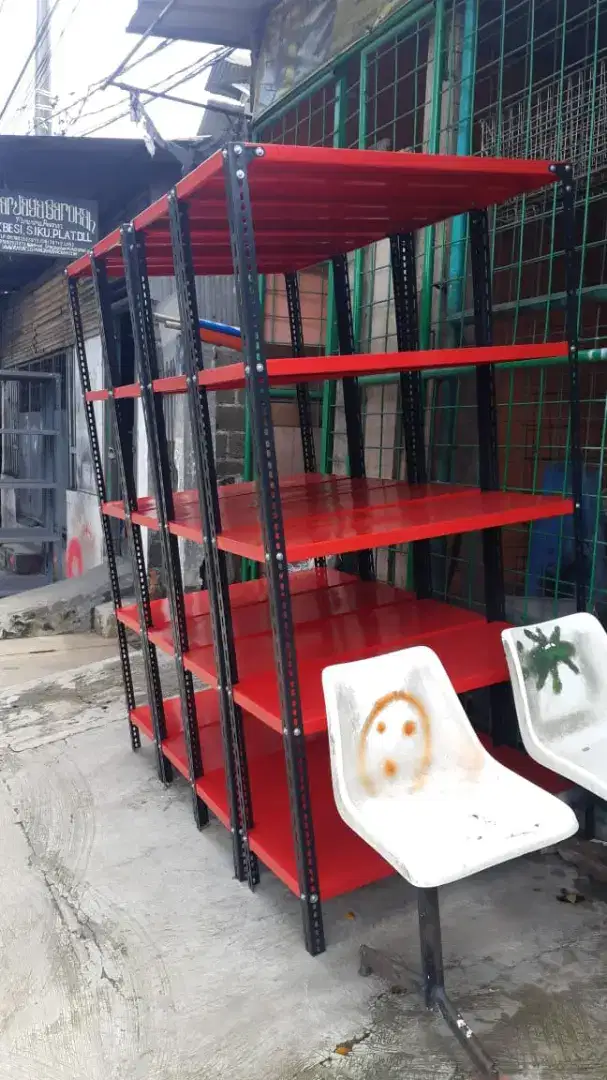 Rak besi siku lubang gudang