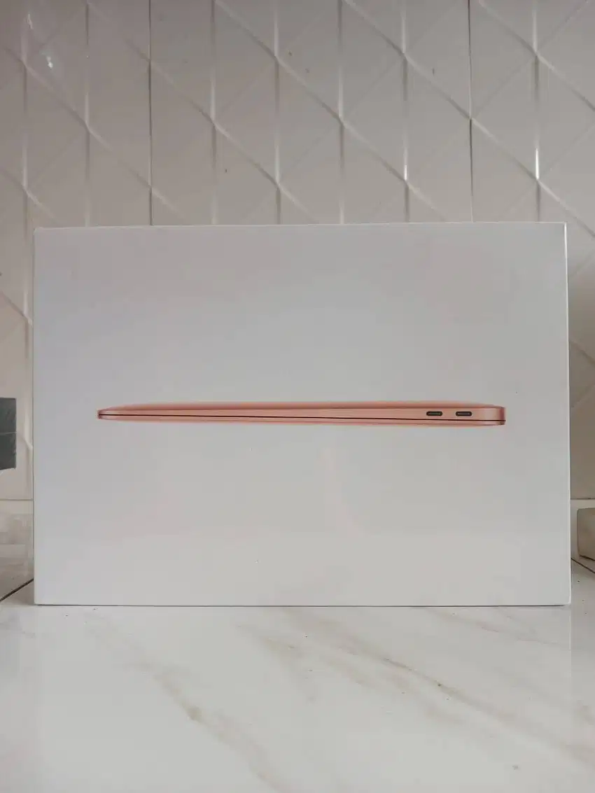 BNIB NEW Apple Macbook Air 13”, M1 (2020)