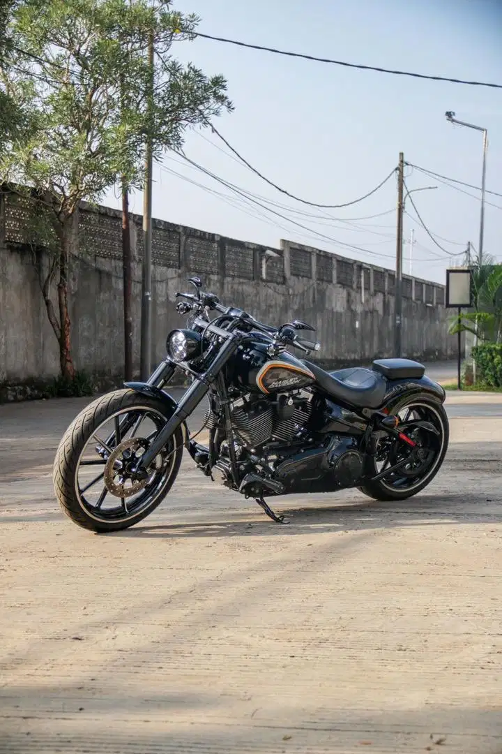 Harley Davidson Breakout 2013 Black3259