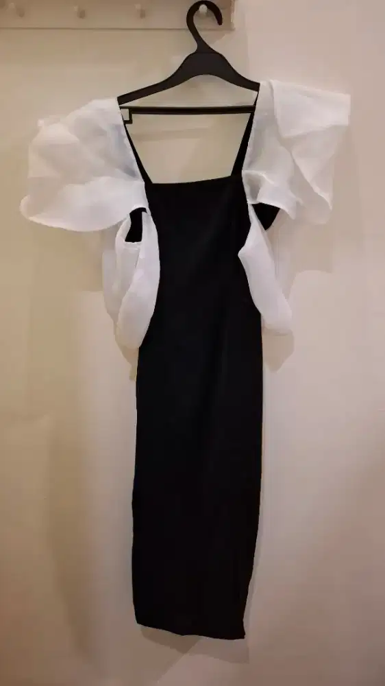 Dress Pesta elegan cakep