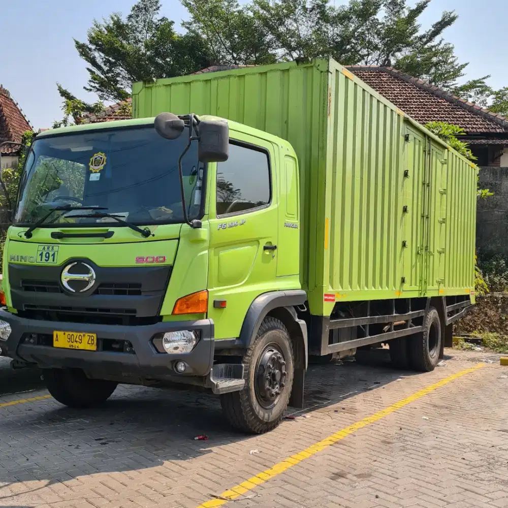 Sewa fuso box 6 roda