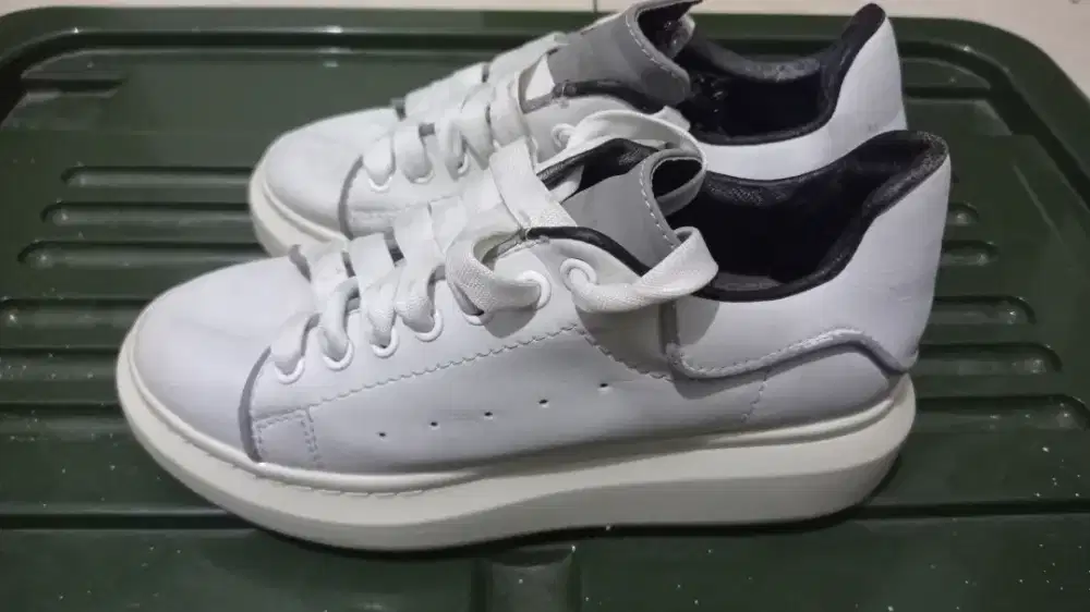 Sepatu Alexander Mcqueen Size 36