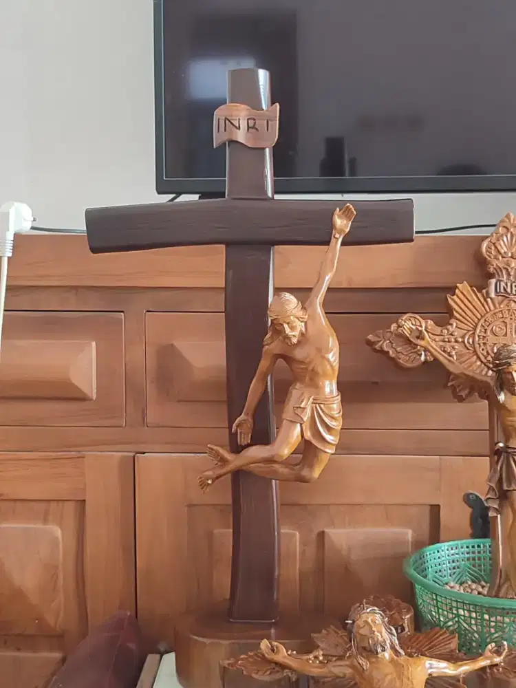 Salib Cordoba ukiran kayu jati