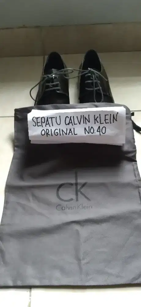 jual sepatu calvin klien no.40 baru