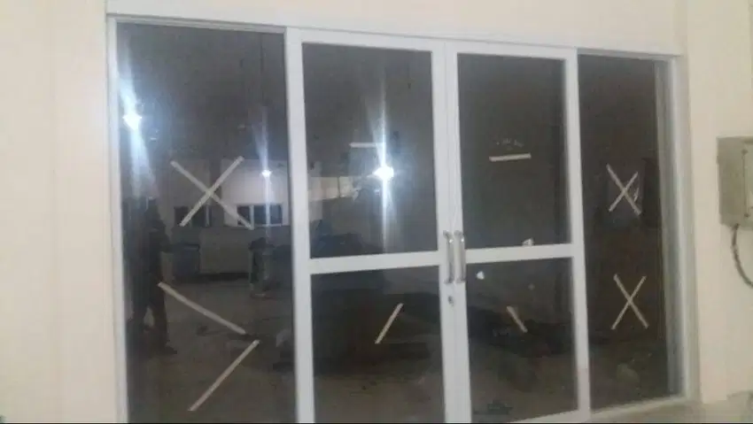 Pasang Kusen Alumunium Untuk Kantor + Cat Untuk Kantor