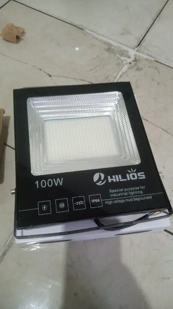 Lampu sorot 100watt lampu tembak merk  HILIOS