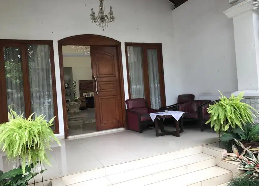 Dijual Rumah Luas & Murah di Menteng (Dekat Kelapa Gading)