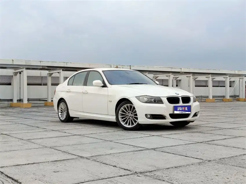 Ready !!! BMW 320i E90 LCI 2.0 AT 2011 Putih KM 71RB