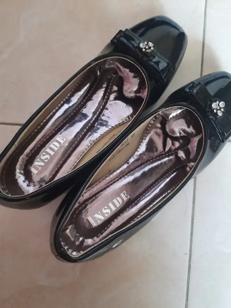 Sepatu kerja INSIDE 70RB