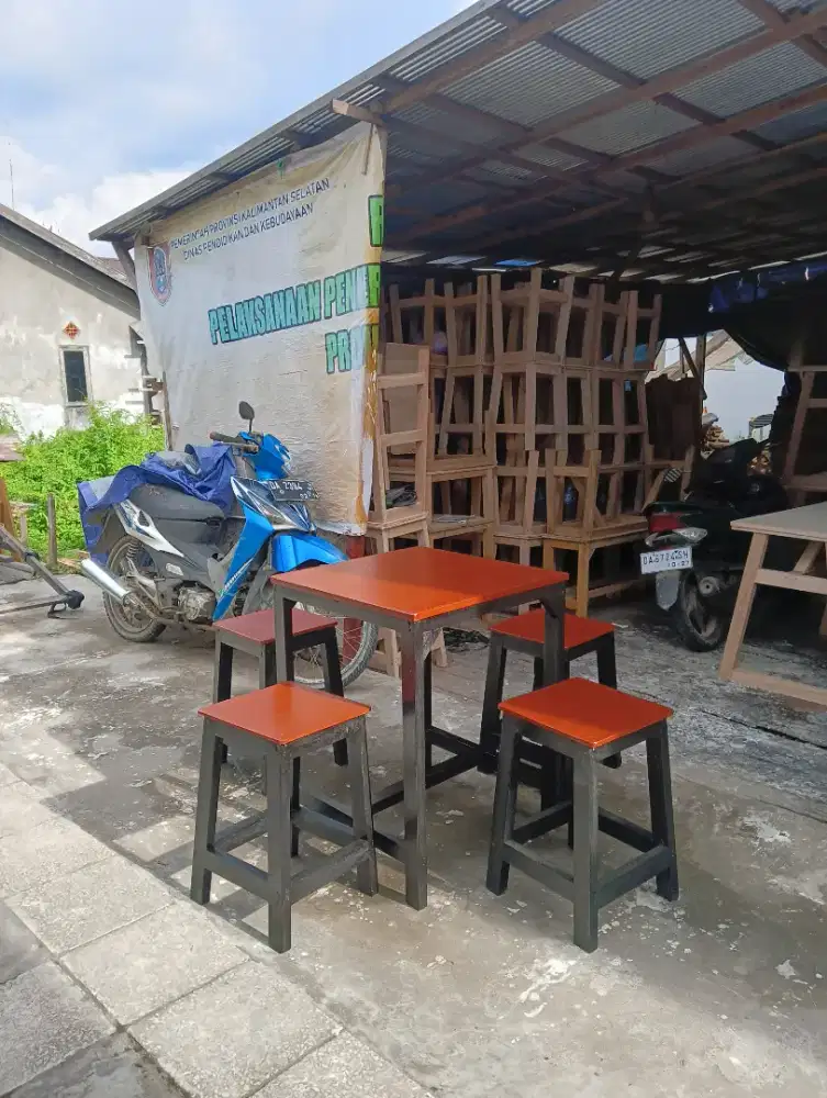 Meja makan + 4 kursi