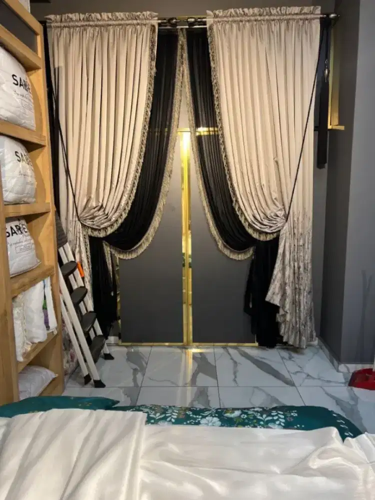 Pasang gordyn gorden murah vertikal roll blind jasa wallpaper dinding