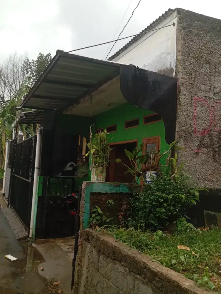 Di jual rumah 230 jt nego, bonus meja rias terbuat dari kayu jati