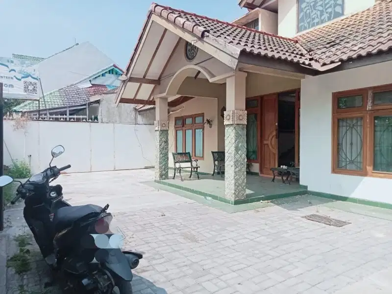 Di Kontrakan Rumah Besar di Seputaran Utara Kampus UGM Jakal Km 7 