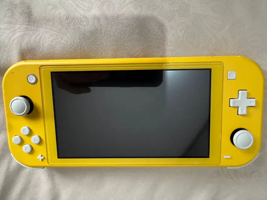 Switch Lite Include 2 games plus casing