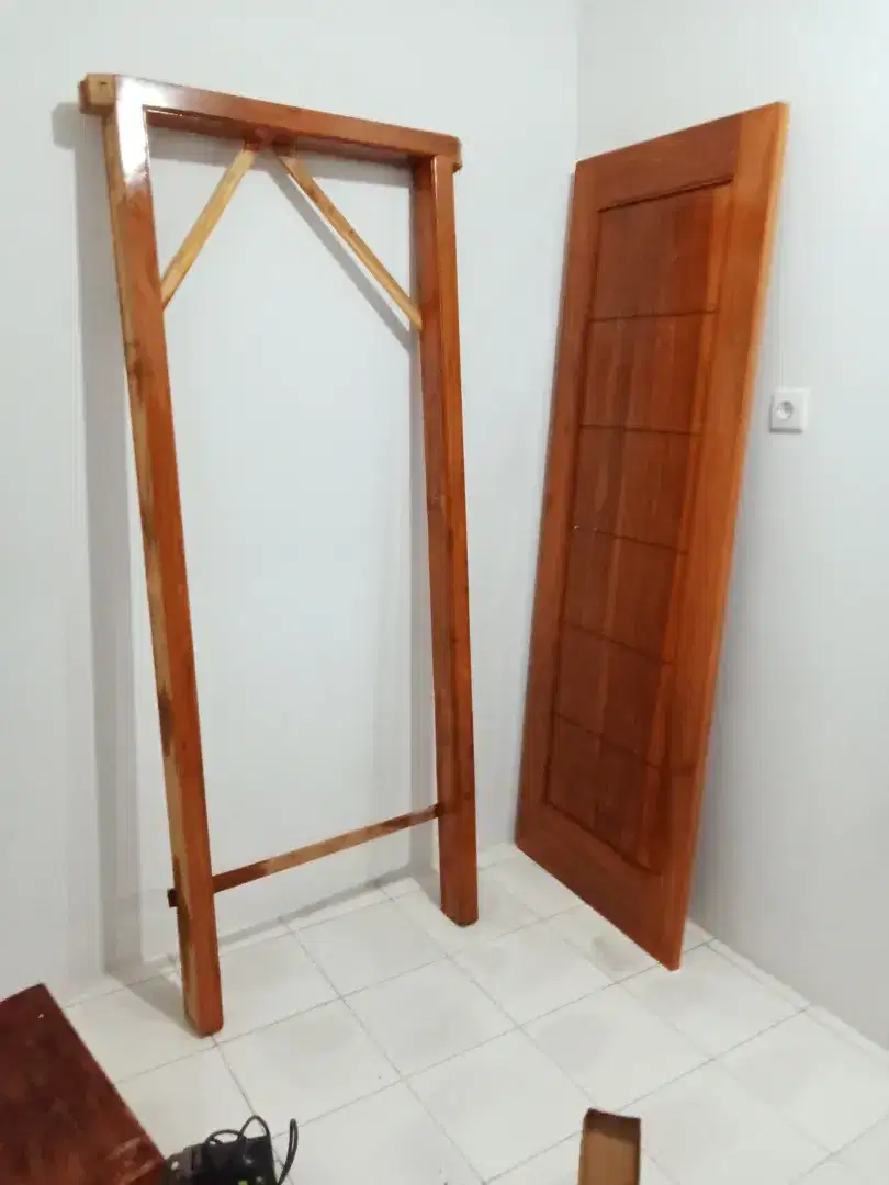 Pintu jati kering