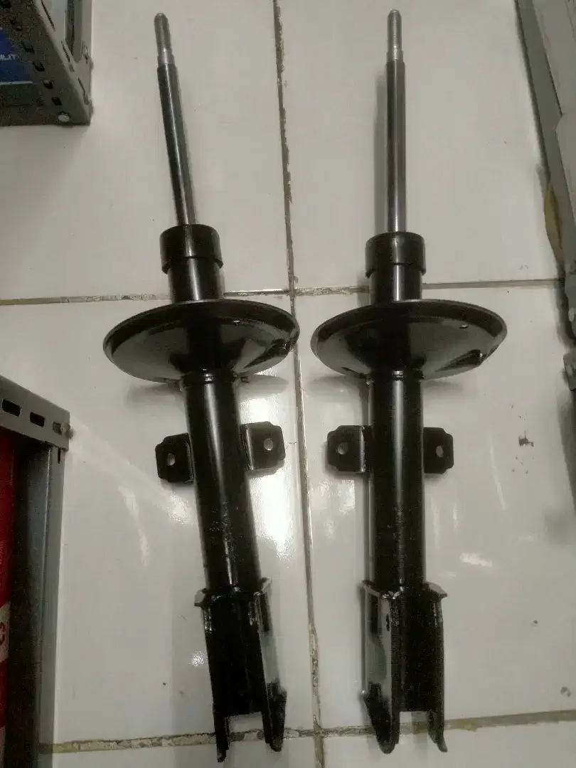 Shock absorber buat mobil Renault duster Depan copotan Masi bagus