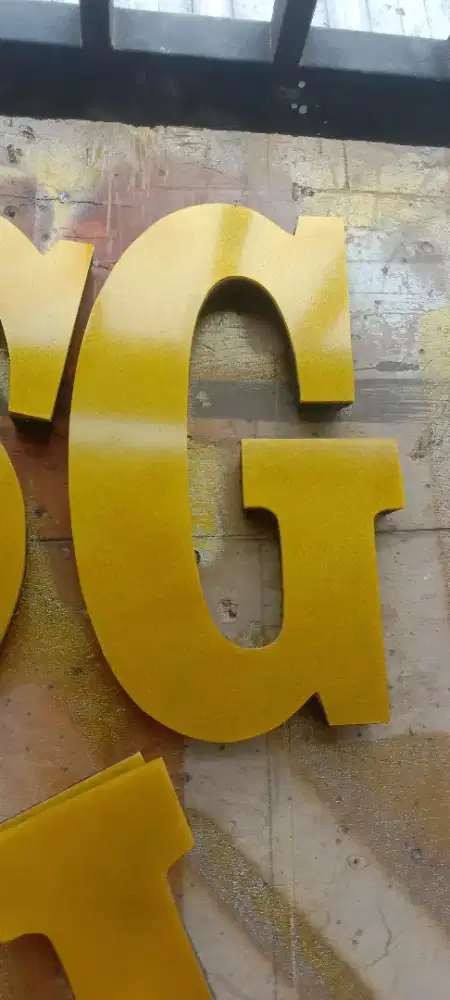 Huruf timbul akrilik