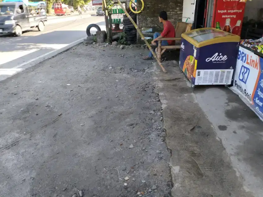 Disewakan perbulan halaman toko untuk jualan seperti bakso, sate dll