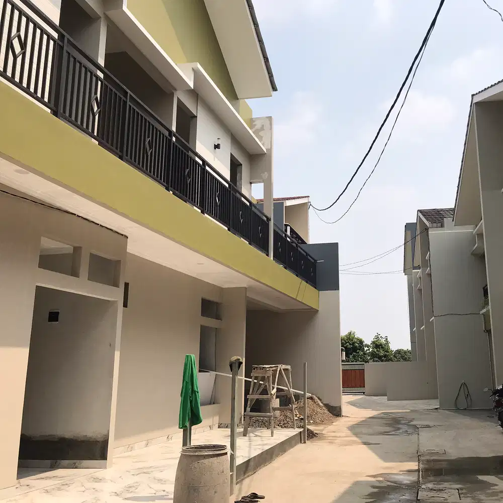 Rumah Baru Parkir mobil 4 unit bisa kpr
