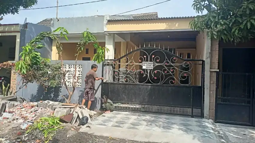 Di kontrakan rumah mewah minimalis dekat keramaian