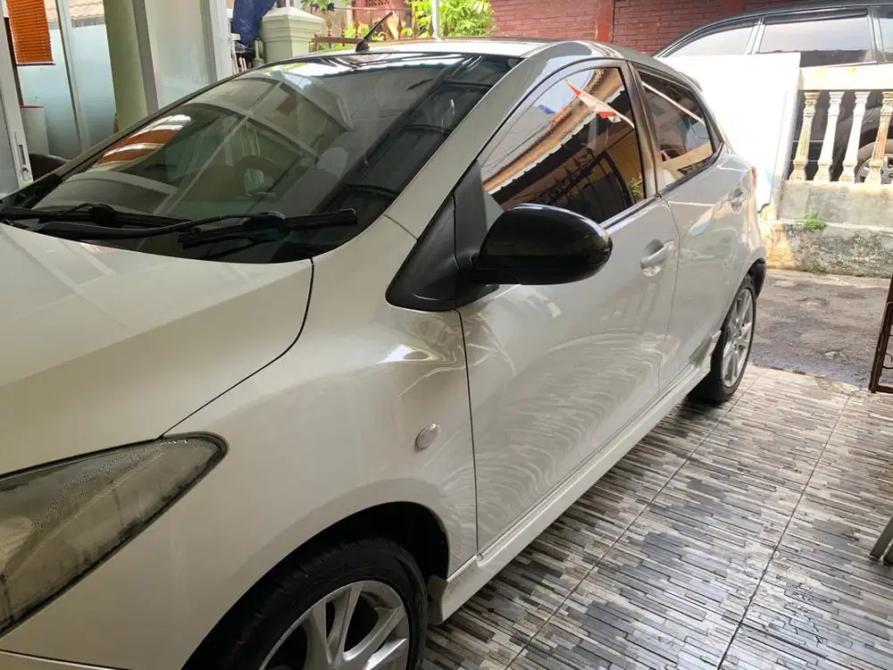 Mazda 2 2010 Bensin
