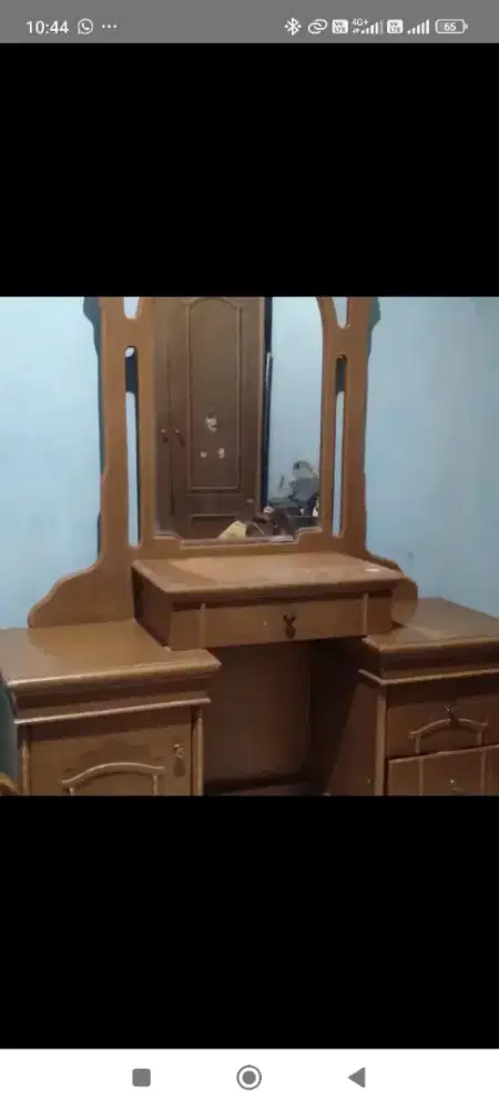 Dijual meja rias second kayu mahoni tua.. Udah dari tahun 2016
