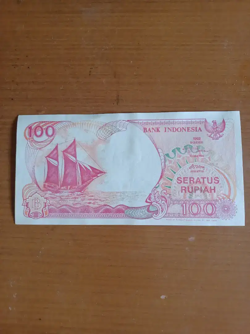 Uang kertas RI 100 rupiah tahun 1992.