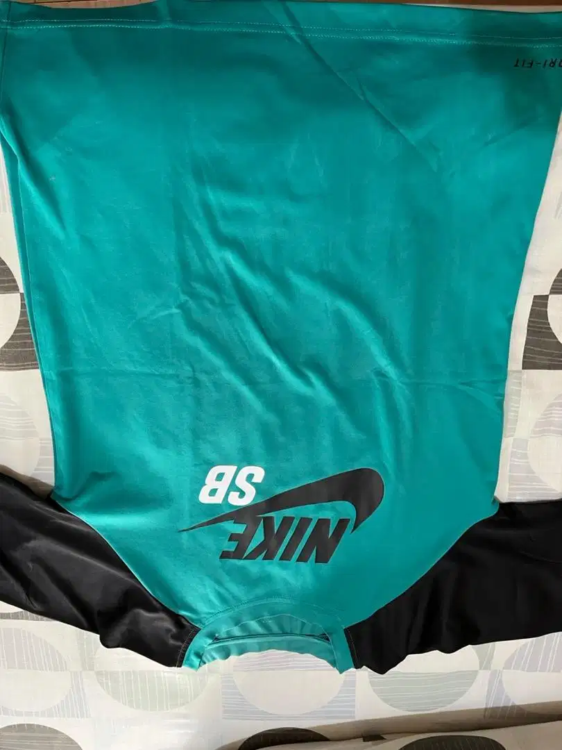 Baju Training Nike Size M Original