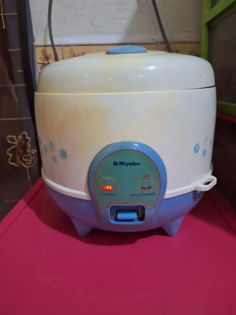 Dijual Rice cooker kecil Merk Miyako Murmer ajah !