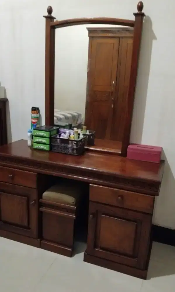 Dijual meja rias kayu jati, ukuran P122, T 170, L45