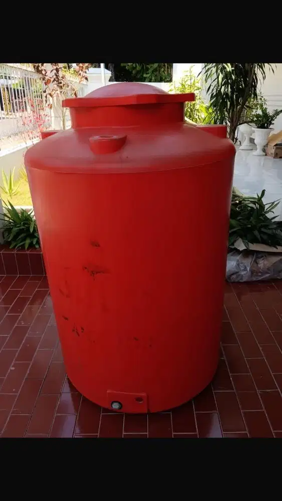 Tandon air bekas 700 liter warna oranye