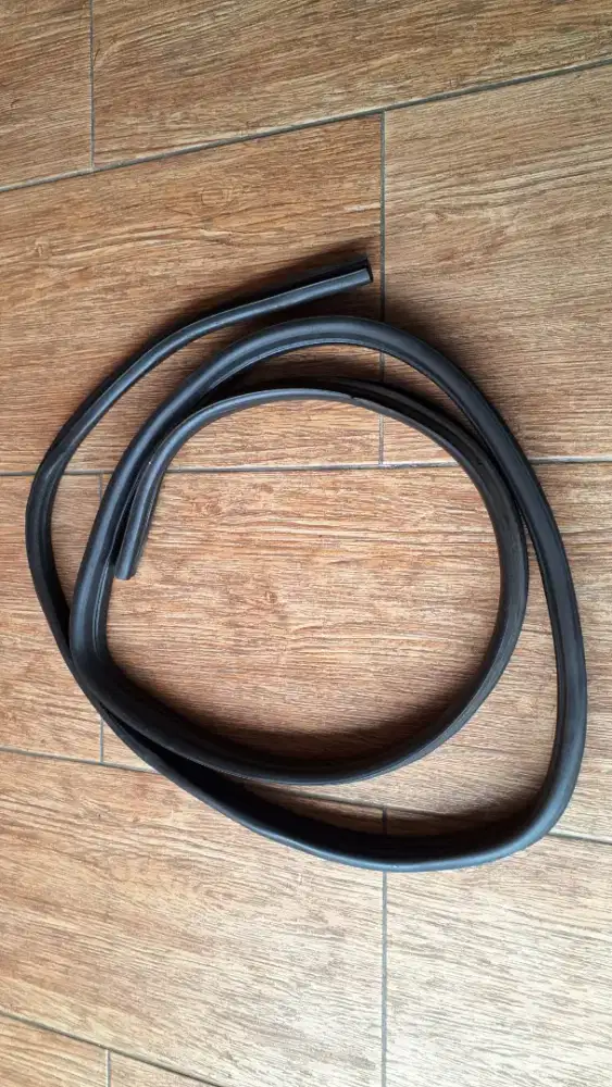 Karet Pintu Belakang dan Depan BMW E36 Ori Layak Pakai