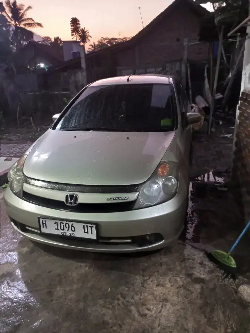 Honda Stream 2004 facelift