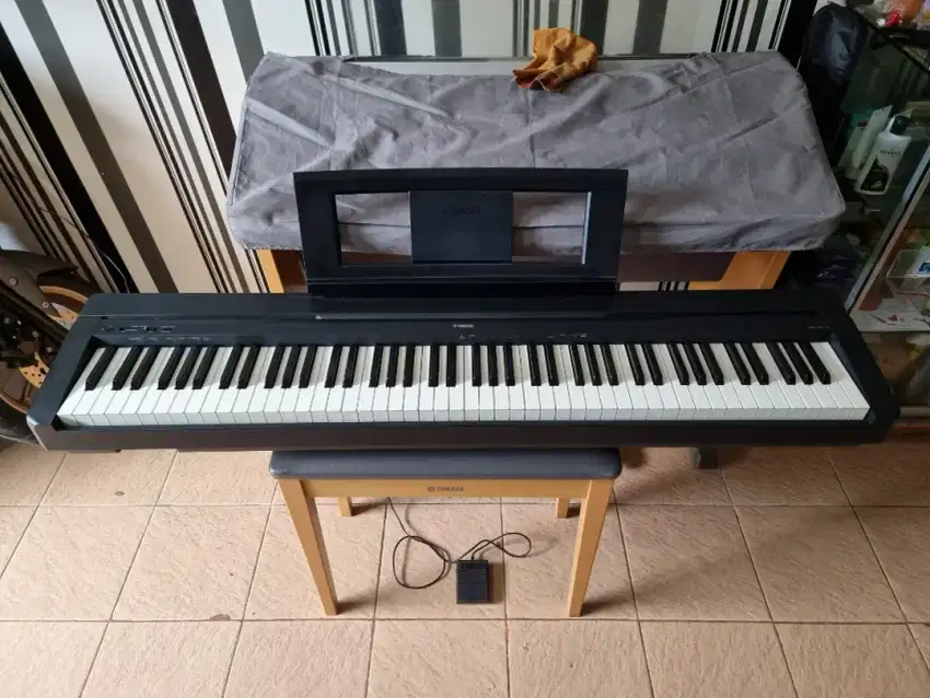 Piano yamaha p45