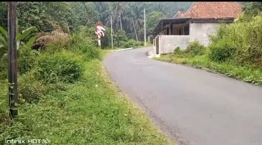 Tanah sawah produktif air subur udara sejuk view pegunungan lepas