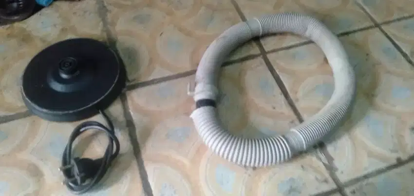 Slhkn plh slh 1 dr tatakan teko listrik/slang air buang mesin cuci nya
