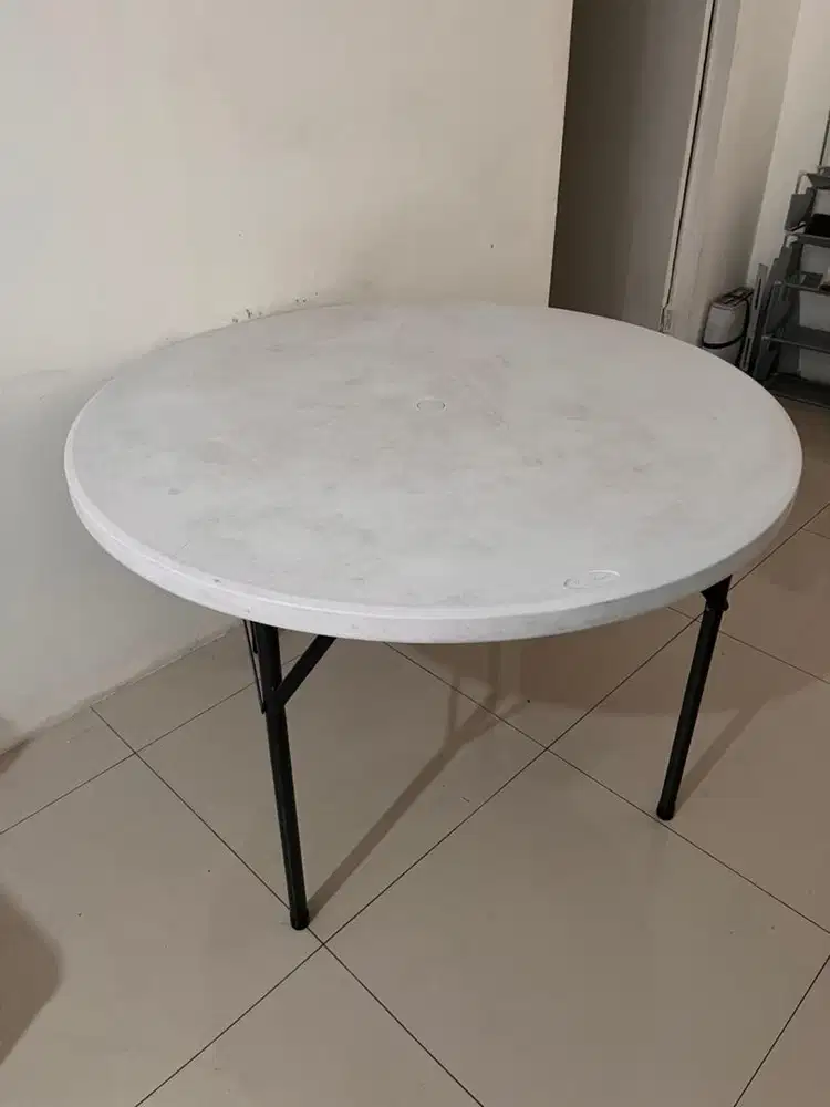 Meja Bulat Plastik Krisbow second