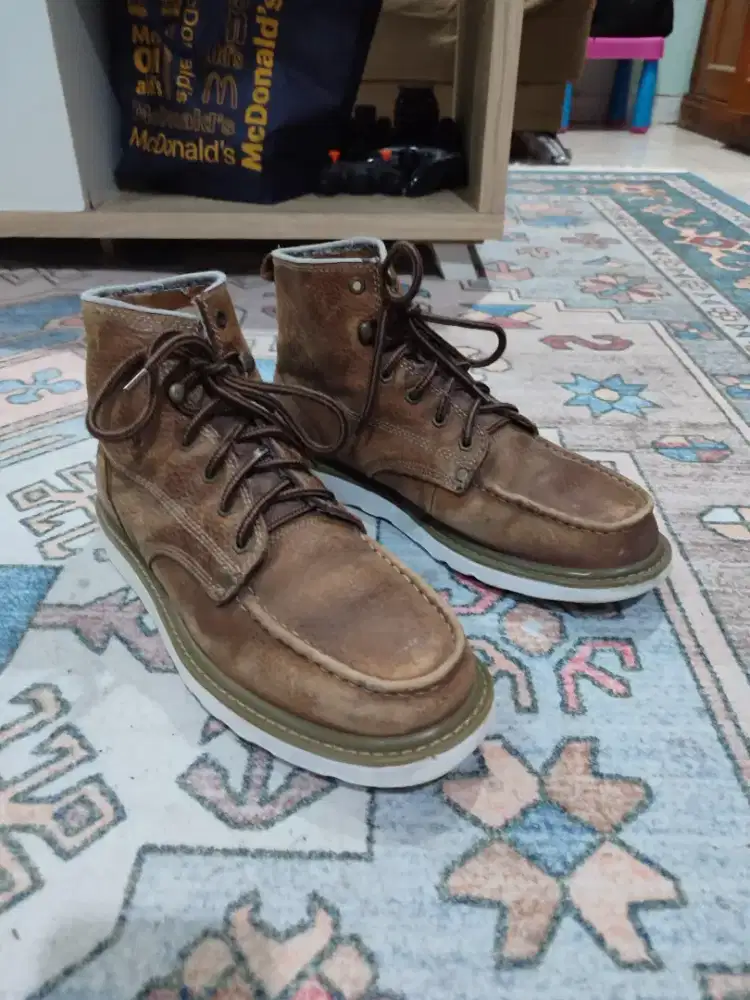 Dijual sepatu CAT size 43