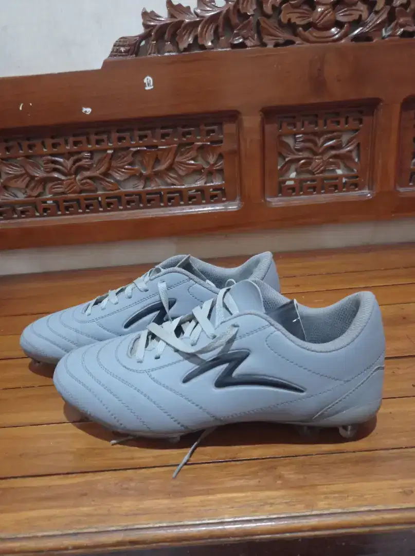 Sepatu / Sepatu Bola / Dapat 2 Sepatu Bola