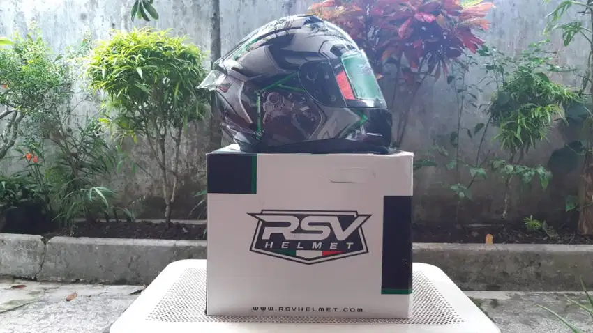 Dijual Helem Full Face RSV Like New